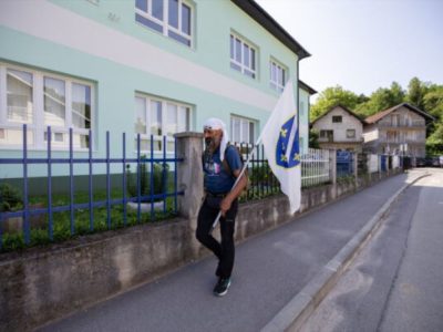 aa-20230619-31465180-31465169-nisvet-dizdarevic-pjesaci-od-pariza-do-srebrenice-snagu-mi-daje-sjecanje-na-zrtve-genocida-1687158265-600x400